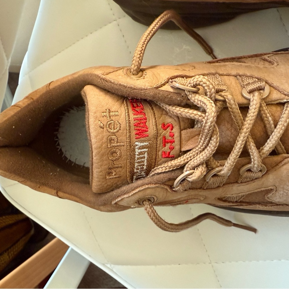 Propet Tan Sneakers Vintage-Inspired Minimalist Design